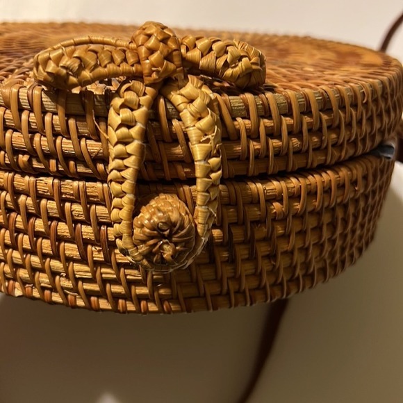 NEW Round Rattan Crossbody - Picture 5 of 8